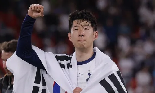손흥민, 마침내 우승컵 들었다…“오늘만큼은 저도 토트넘 레전드”