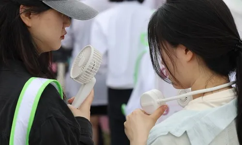연일 무더운 날씨…내일은 비 소식
