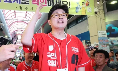 한동훈 “친윤 떨거지들 야합 시도” 맹폭…친윤계 “당권 욕심” 반발