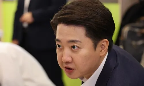 이준석, 이재명에 “부정선거론자…자진사퇴 하라” 공세 최고조