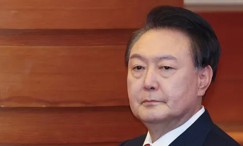 윤석열, 직무정지 되고도 한 달간 비화폰 반납 안해