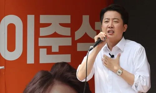 이준석 ‘성폭력 묘사’ 민원 빗발쳐도…선방위 “방송사 아닌 개인 발언”