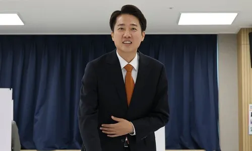 ‘언어 성폭력 논란’ 이준석 사전투표…“정치·세대·시대 교체 이룰 것”