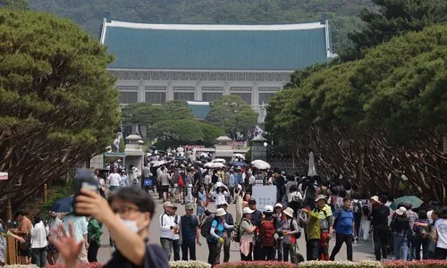 21대 대선 앞두고 청와대 앞은 장사진