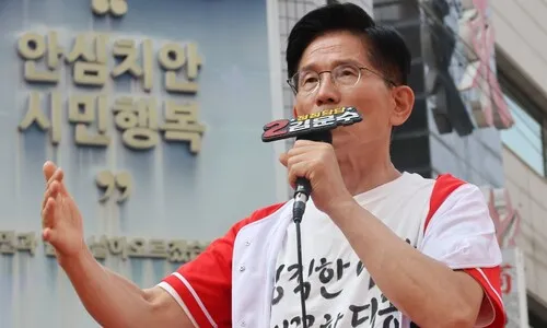 김문수, 리박스쿨 대표 아냐고 묻자 “…” 댓글공작은 “모르는 일”