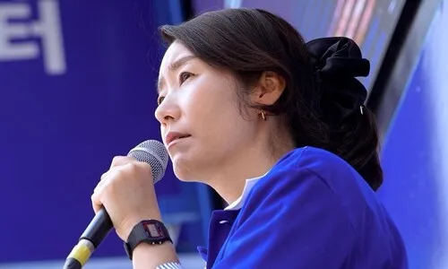 민주 강선우 의원 폭행당했다…차량 돌진 이어 유세현장 또 폭력