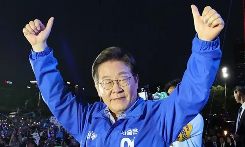 이재명 “트럼프 가랑이 밑도 길 수 있다…5200만명 기 펼 수 있다면”
