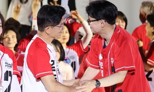 친한 “계엄옹호 지도부 사퇴해야”…친윤 “당내 엑스맨 내보내야”