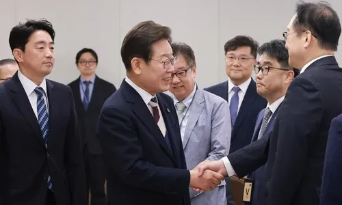 이 대통령, 경제부처 실무자들에 “작은 발상도 언제든 전화 달라”