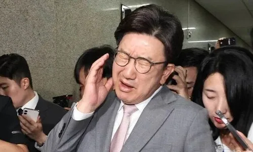 권성동 원내대표직 사의…“대선 패배는 분열에 대한 질책”
