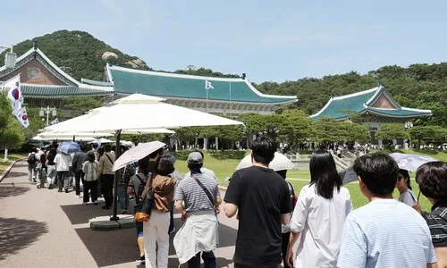 <font color="#00b8b1">[포토]</font> 대통령 ‘재입주’ 전에 가보자!…청와대 관람 매진 행렬