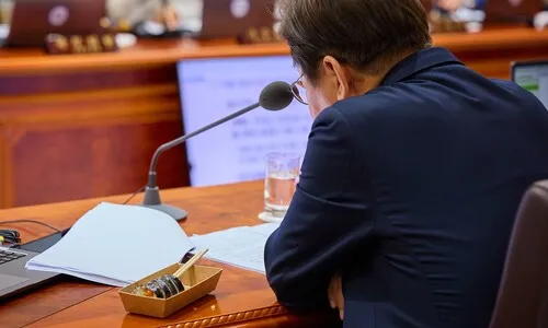 이 대통령, 전 정부 장관들과 3시간40분 국무회의 ‘실무형 드라이브’