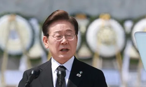 이 대통령 현충일 추념사, ‘북한’ 빼고 ‘평화’ 채웠다