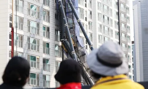 “지진 난 줄” 용인 아파트 덮친 70t 천공기…주민 156명 대피