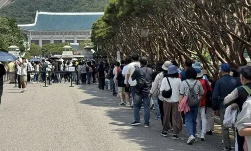 “다시 닫으면 언제 또 보겠나”…청와대 관람줄 100m
