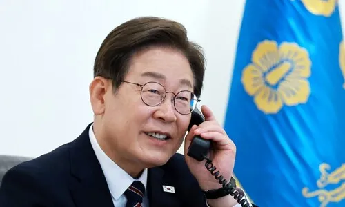 <font color="#FF4000">[속보] </font>이 대통령, 베트남 주석과 통화…“철도·원전 등 협력 확대”