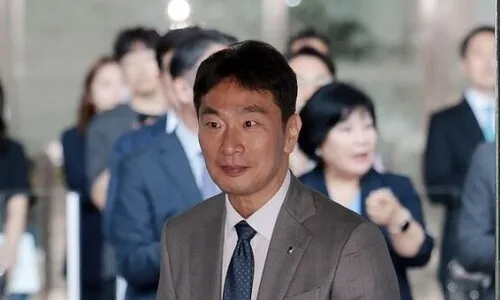 “영업방해 될까봐” 업추비 숨기던 이복현 금감원에, 법원 “내역 공개하라”