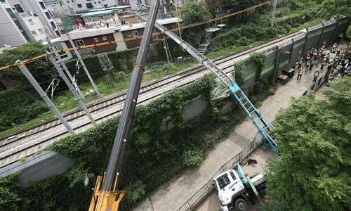 <font color="#FF4000">[속보]</font> 경의중앙선 가좌역~신촌역 복구 5시간 이상 소요 예정