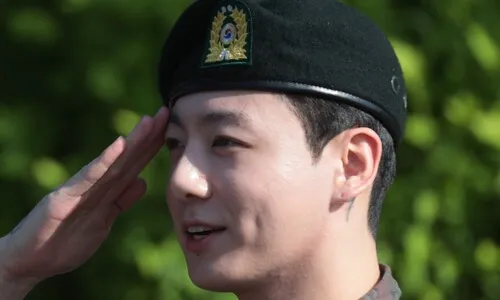 BTS 정국, ‘도쿄를 다시 위대하게’ 모자 착용 사과