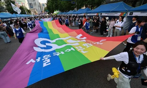 <font color="#00b8b1">[포토]</font> “우리는 결코 멈추지 않는다”…26회 퀴어퍼레이드