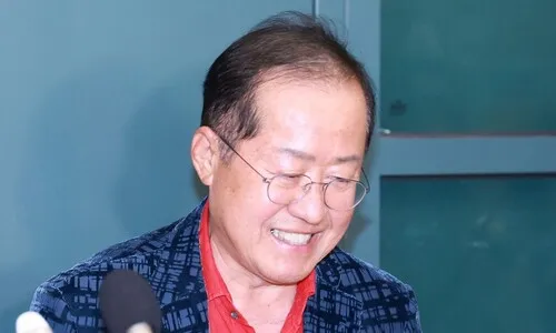 하와이서 귀국한 홍준표 “새 정부, 정치보복 말고 국민 통합해야”