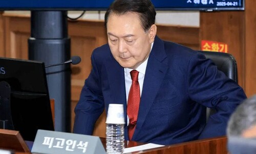피고인석 앉은 윤석열에게 그가 말했다 “사람에게 충성하지 않습니다”