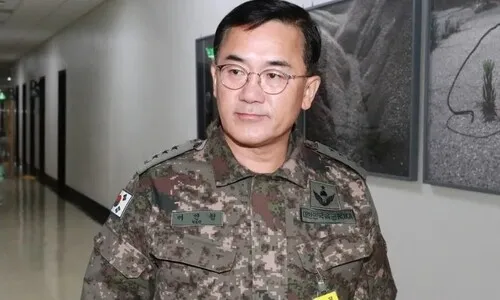 <font color="#FF4000">[속보]</font> ‘구속 만료’ 앞둔 여인형·문상호 추가 기소…구속영장 발부 요청