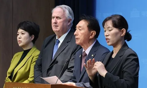 국힘, 이 대통령 나토 정상회의 불참에 “중·러 눈치 보기” 맹공