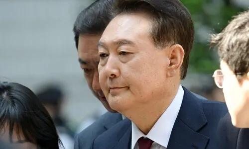 내란 특검, 윤석열 지하주차장 출입 불허…출석 않으면 체포영장