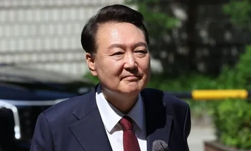 윤석열 현관으로 출석하라…특검 “지하 주차장 출입문 차단”