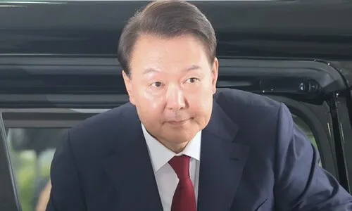 민주 “법꾸라지 윤석열, 특검 출석도 꼼수…이제 구속만이 답”