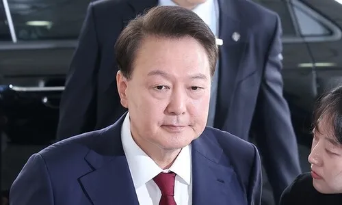 특검, 윤석열 거부로 ‘체포영장·비화폰’ 조사 생략…“향후 추가 소환”