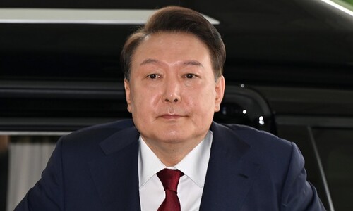 윤석열 12시간 조사받고 새벽 귀가…특검, 추가 소환할 듯