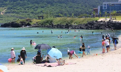 경주 벌써 37.5도…올해 최고기온 줄줄이 갈아치운 남부 폭염