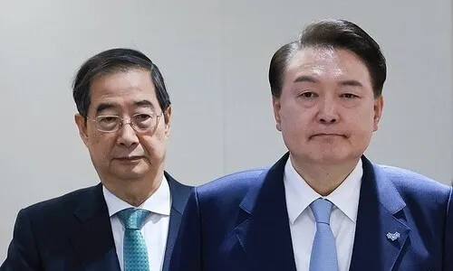 <font color="#FF4000">[단독] </font>계엄 후 ‘유령 선포문’ 급조…한덕수, 덜렁 서명했다