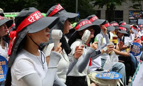 찜통 더위 속 보건의료노조 투쟁