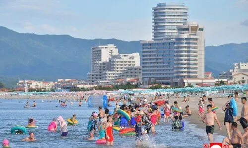‘김정은 역점’ 북 리조트 원산갈마지구 개장…외국인에도 개방