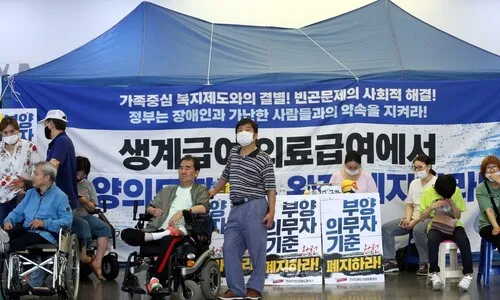 “수급비는 똑같고, 생활비는 계속 오르죠…줄일 곳은 식비뿐”
