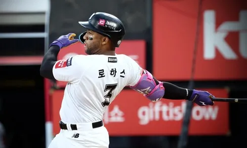 로하스, 우즈 넘었다…KBO 외국인 타자 통산 홈런 1위 등극