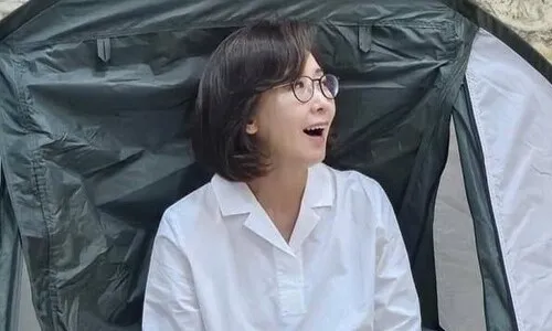 나경원 ‘소꿉놀이 농성’ 역풍…“6년째 1심, 재판에나 나가라”