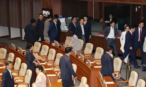 <font color="#FF4000">[단독] </font>“검찰 특활비 부활 안 된다”…민주당 의총장서도 갑론을박