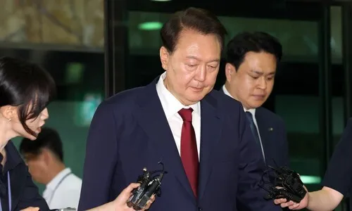<font color="#FF4000">[단독]</font> 윤석열 구속영장 청구서 총 60여쪽...‘국회 의결 방해’도 적시