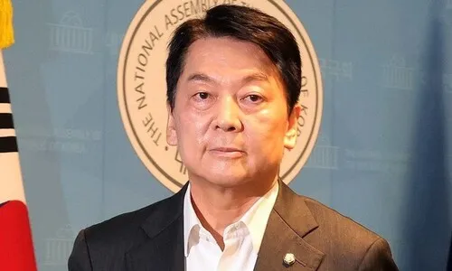 안철수, 혁신위원장 임명 8분 만에 사퇴…“2명 인적청산 거부당해”