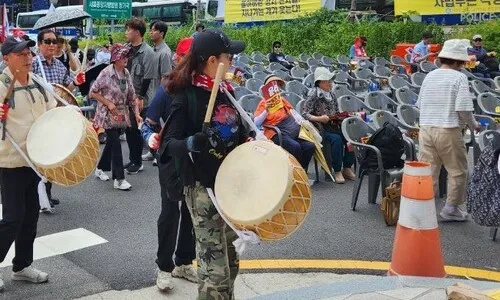 2000명 온다더니 300명…“윤석열 어게인” 북 치며 욕설집회