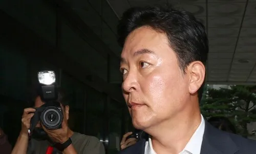 <font color="#FF4000">[단독]</font> 김성훈 전 경호차장 “상부 지시 따라 체포영장 막은 것뿐”