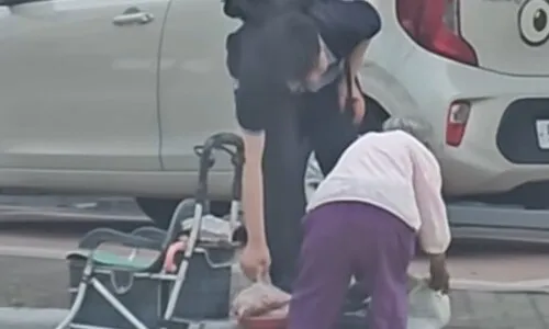 <font color="#00b8b1">[영상]</font> ‘폭염’ 노점 할머니께 “콩, 저 주세요”…전재산 5만원 14살의 마음