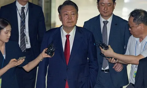 구속심사 마친 윤석열, 주머니에 손 찔러 넣은 채 구치소로<font color="#00b8b1"> [포토]</font>