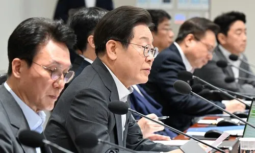 <font color="#FF4000">[단독]</font> 이 대통령 “공무원 위축 정책감사 하지 않으면 좋겠다”