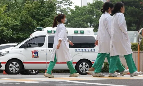 전공의 복귀 논의도 ‘급물살’…자격 시험 등 특혜 논란은 과제