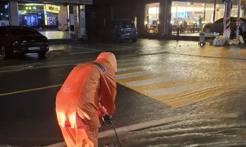 밤새 폭우 경북서 100명 사전 대피…“울릉도 최고 150㎜ 예상”